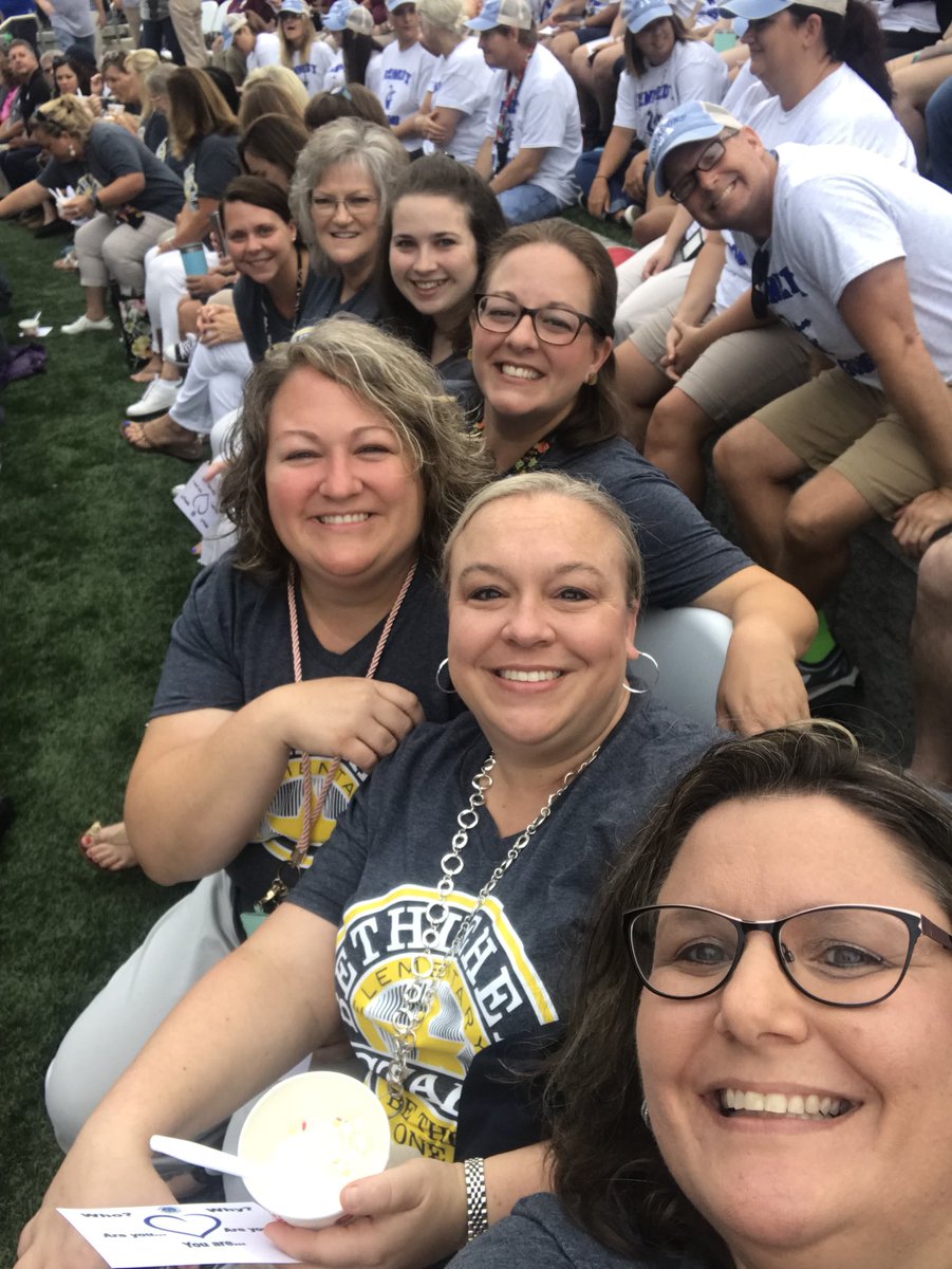 ParhamAudrea's tweet photo. #BETHEONE who has amazing fun with coworkers to get pumped up for the year!!! https://t.co/YvNdwlMpvY
