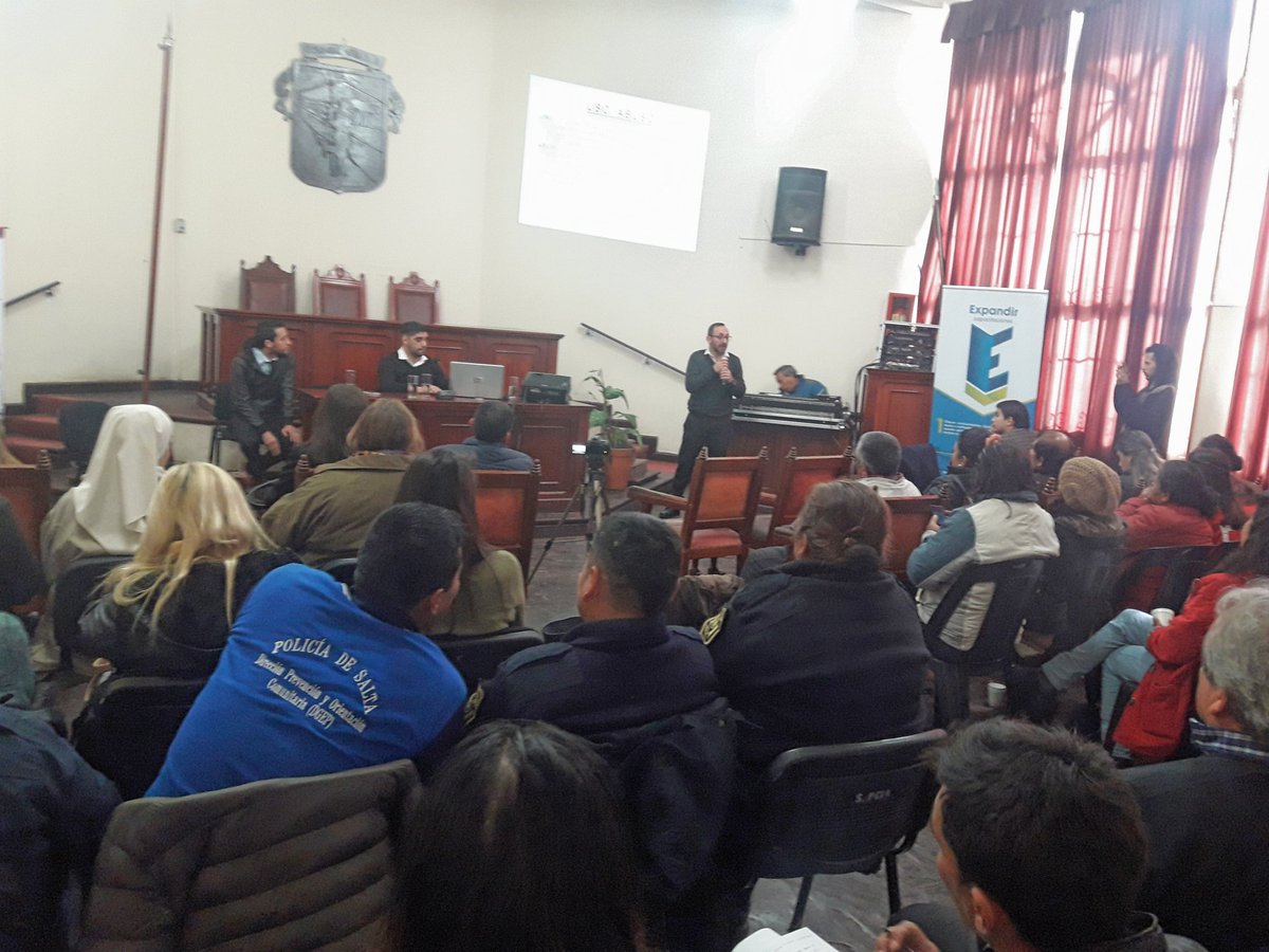 FridaFonseca2's tweet photo. Una excelente reunión de trabajo previa junto al Presidente del @ConcejoSalta @matiascanepa y  @adolforosas21 junto a los profesionales que nos visitan del gobierno de CABA, luego inicio de la Capacitación de referentes sociales #DefensoriaDelPuebloSalta @GustavoSaenzOK https://t.co/4UYSapTrg4