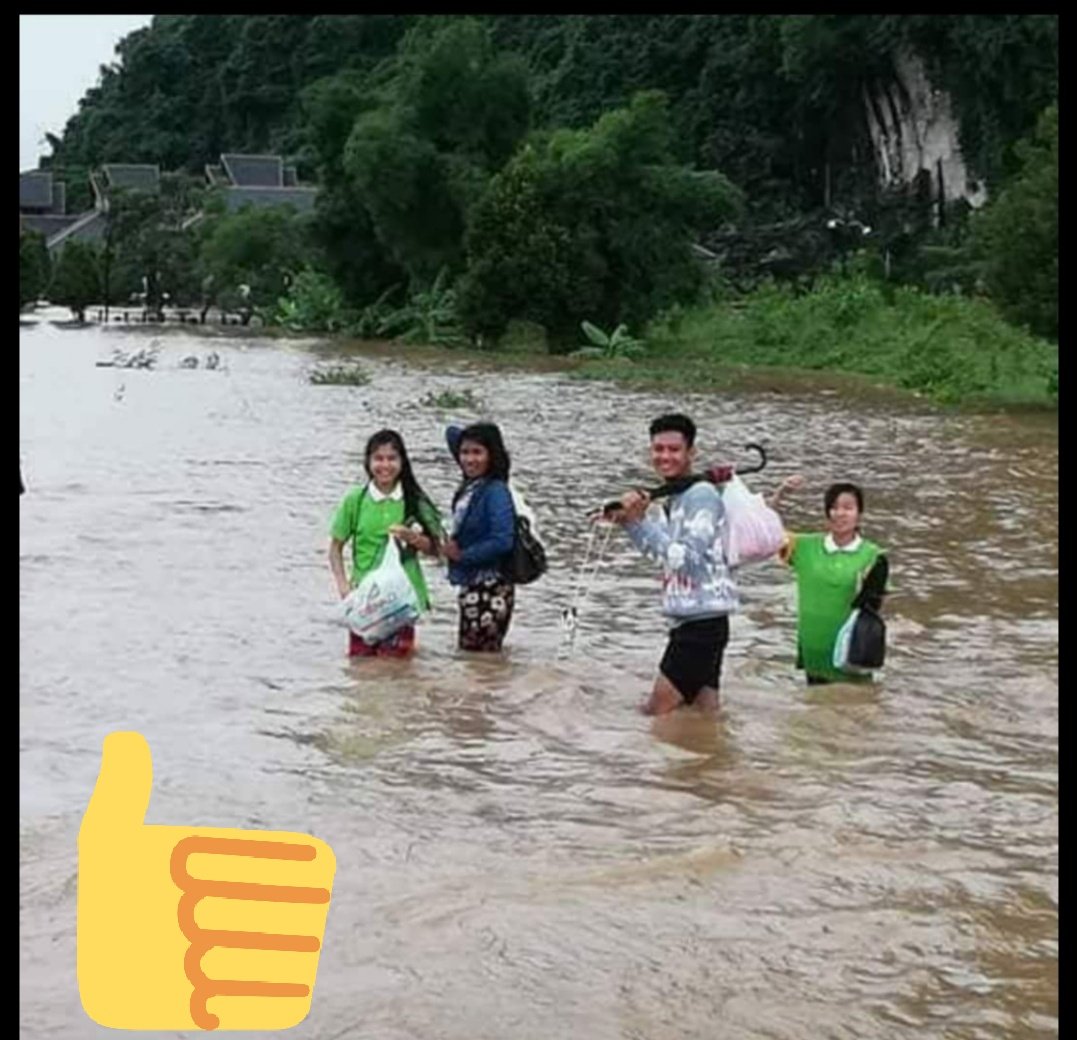 PraachiTGandhi's tweet photo. #Microfinance is more than just a job!It is a "very special job"! #MIFIDA staff in Myanmar,support clients in floodstricken Karen state."To help those in need in times of crisis is humanity's first religion" #FinancialInclusion, #GrameenFoundation #MuhammadYunus #SmartCampaign https://t.co/Fow4tcrucV