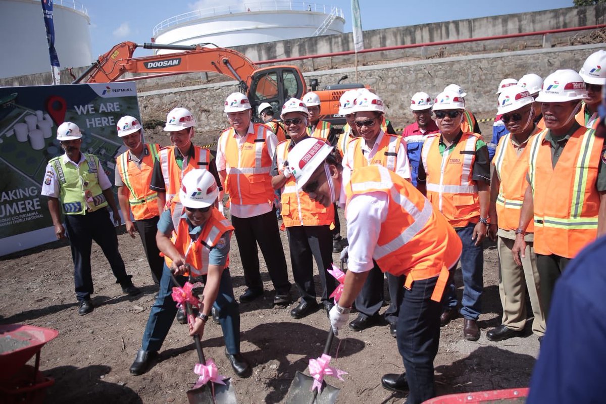 bumn_idn's tweet photo. Saat ini @pertamina sedang membangun 29 proyek strategis, khususnya di wilayah timur Indonesia. . #BUMNHadirUntukNegeri #Pertamina https://t.co/PMYOPv2kyw
