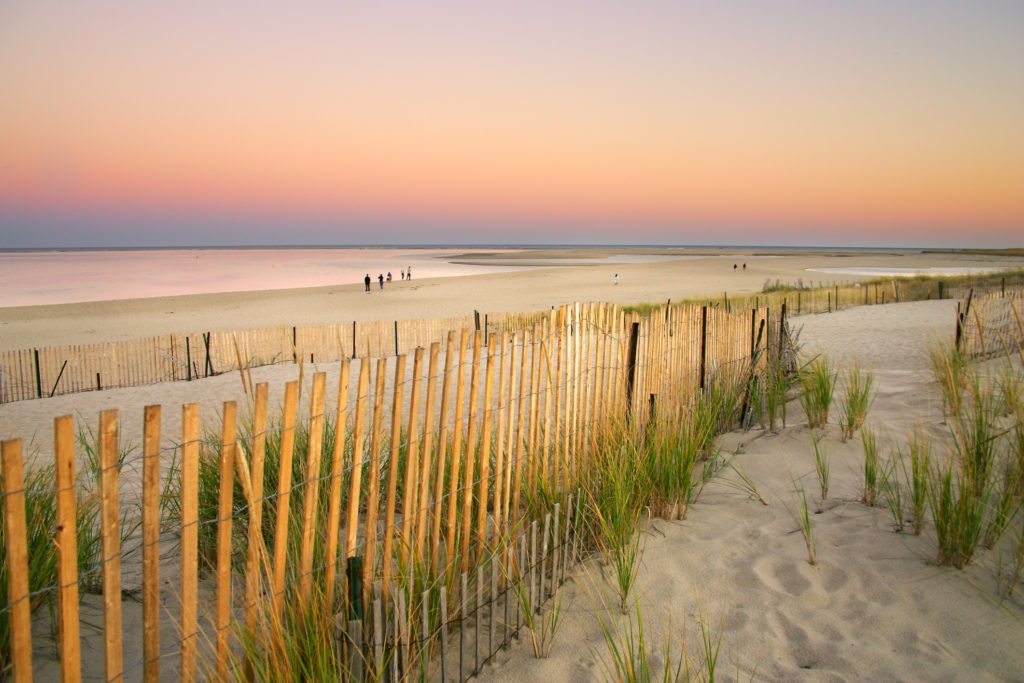 Why Stay Anywhere Else for Your Late Summer Getaway to the NC’s Outer Banks whitedoeinn.com/blog/2018/07/w…