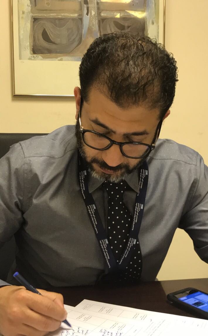 souda71's tweet photo. شاب عمره ٣٦ أصيب ب #السرطان وفرصة الشفاء عالية، غاب عن المستشفى قرابة السنة. عاد إلينا مشلول وقد انتشر السرطان في العمود الفقري وأعضاء اخرى. فقد فرصة العلاج. سبب الغياب ان "مشايخ" قالوا له ان به #سحر #عين #مس وعلاجه ب #الرقية #اعشاب فصدقهم. #الحقيقة ان عنده سرطان  #فضفضة_طبيب https://t.co/V7B4pzNUd8