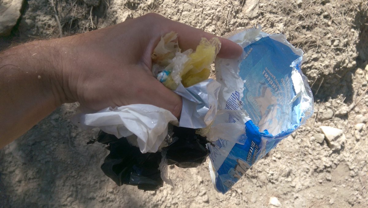 x7557x's tweet image. upside of plastic waste, can be its own packaging #selfreference