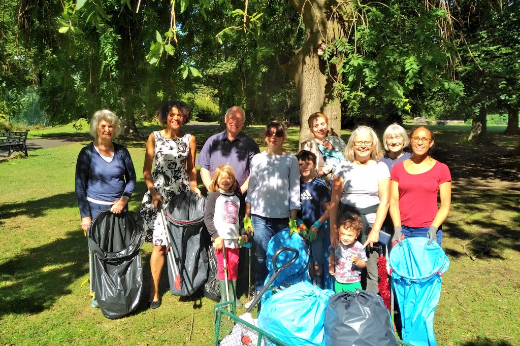 ChiOnwurah's tweet photo. Fantastic team out this morning for @greenwingrove Nunsmoor Park #litterpick - all ages hard at work clearing up other ppl's litter. Also said hello to beautiful Park Guardian newly created by local kids https://t.co/1bhgE6p1eW