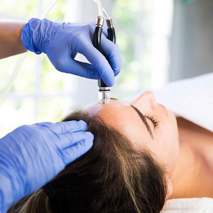 A patented, non-invasive treatment, Envy Facial is fully customisable and a relaxing way to reinigorate the skin. #envyfacial #skincare #skinroutine #healthyskin #skinaddict #skinblog #skincareblog #exfoliation #extraction #infusion