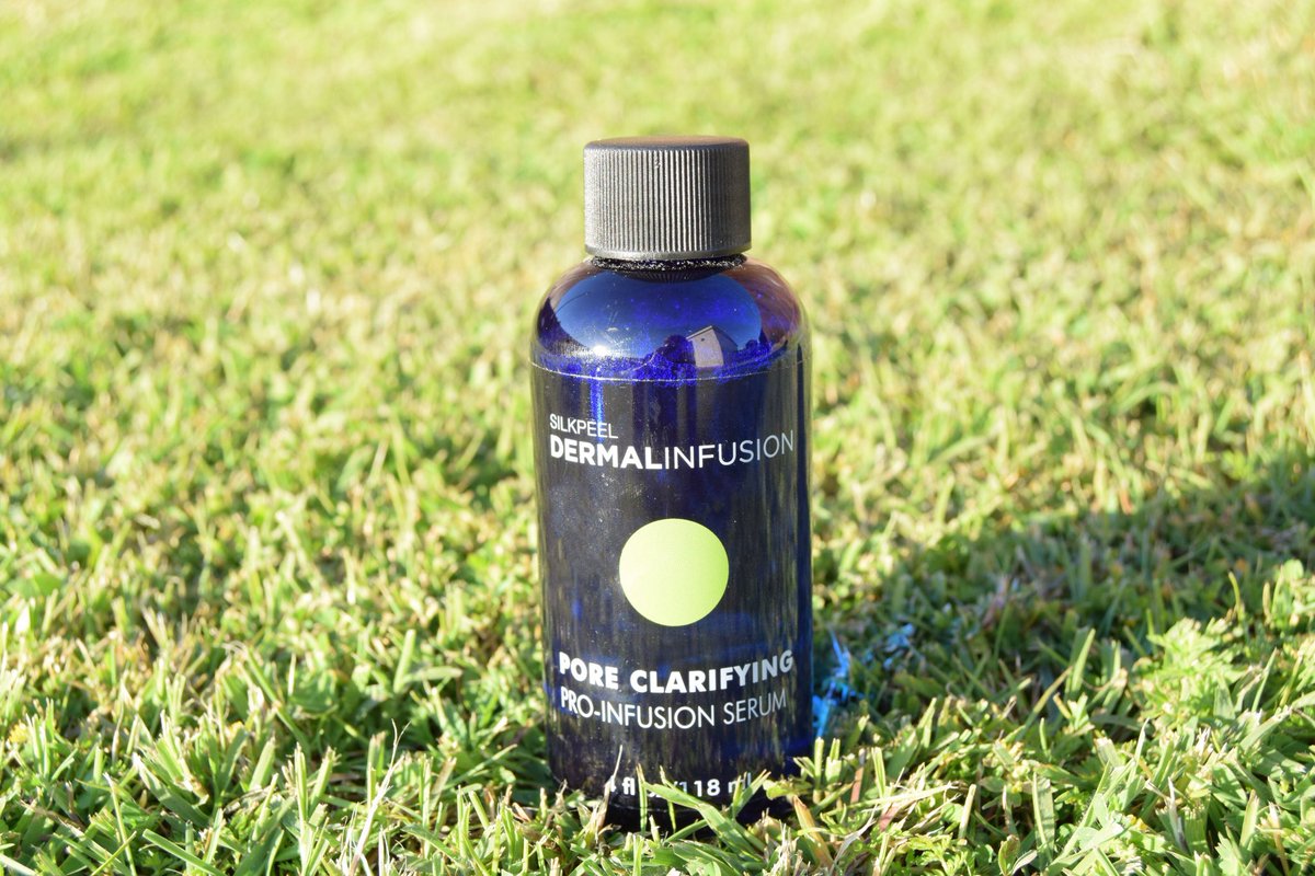 Envy Facial’s pore clarifying serum treats lesions, reduces surface oil and unclogs pores. The perfect treatment for your skin during the summer heat. #envyfacial #envy #skincare #skinblog #skinroutine #skincareblog #unclog #pores #acne