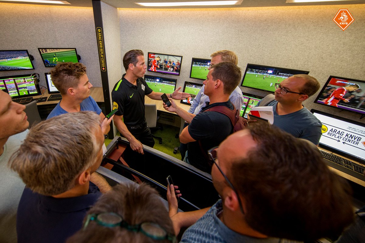 KNVB's tweet photo. 👀 | Vanmiddag werd het ARAG KNVB Replay Center voor het eerst getoond aan de media.

Meer info 👉 https://t.co/zBmwAVhObB. https://t.co/fZFEtWzjtz