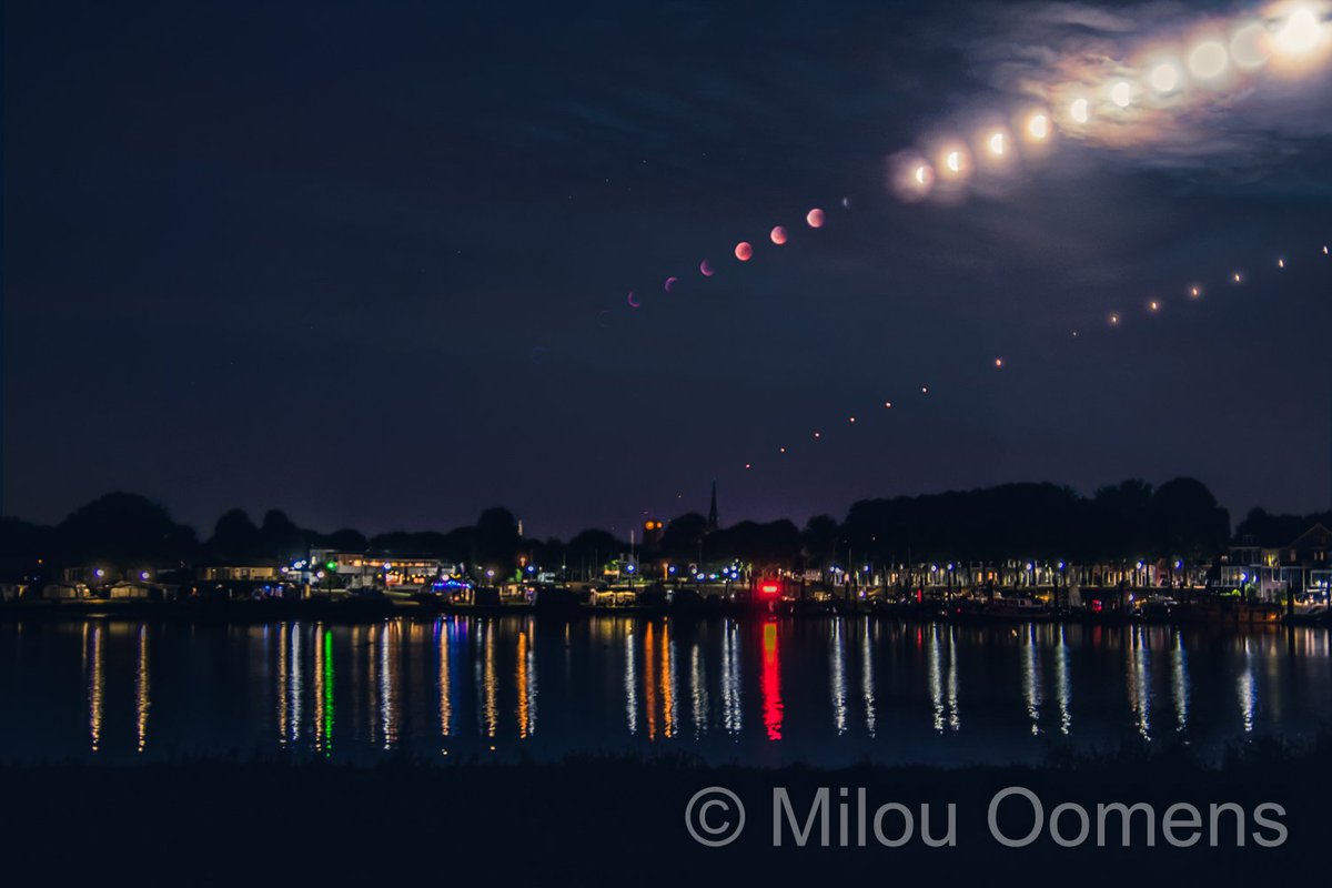 DoelgroepInBld's tweet photo. De #bloedmaan en haar fases tijdens de #maansverduistering boven #Culemborg. Deze opname bestaat uit 20 foto's die ik om de 5 minuten nam. #BloodMoonEclipse #BloodMoon #MoonEclipse #MoonEclipse2018 https://t.co/XRmMAfgnu3