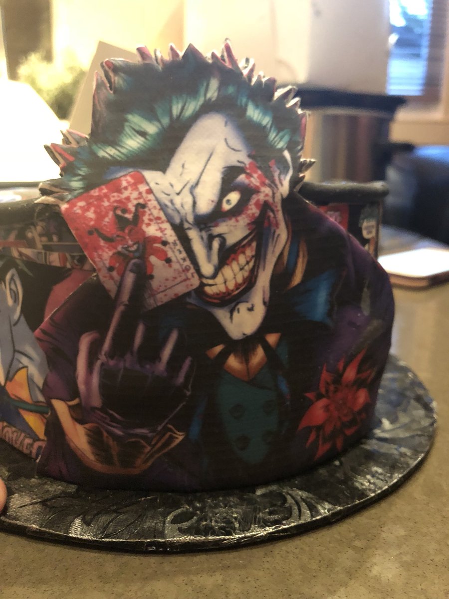 Hollydud's tweet photo. 1 of many reasons why my #wife is the best. On my Facebook YEARS ago I said I wanted a #Harley and #Joker themed #wedding... I didn’t get it BUT she went and got this cake for me to celebrate our big day  ❤️ July 14, 2018 ❤️ https://t.co/ybDOlEGWOA