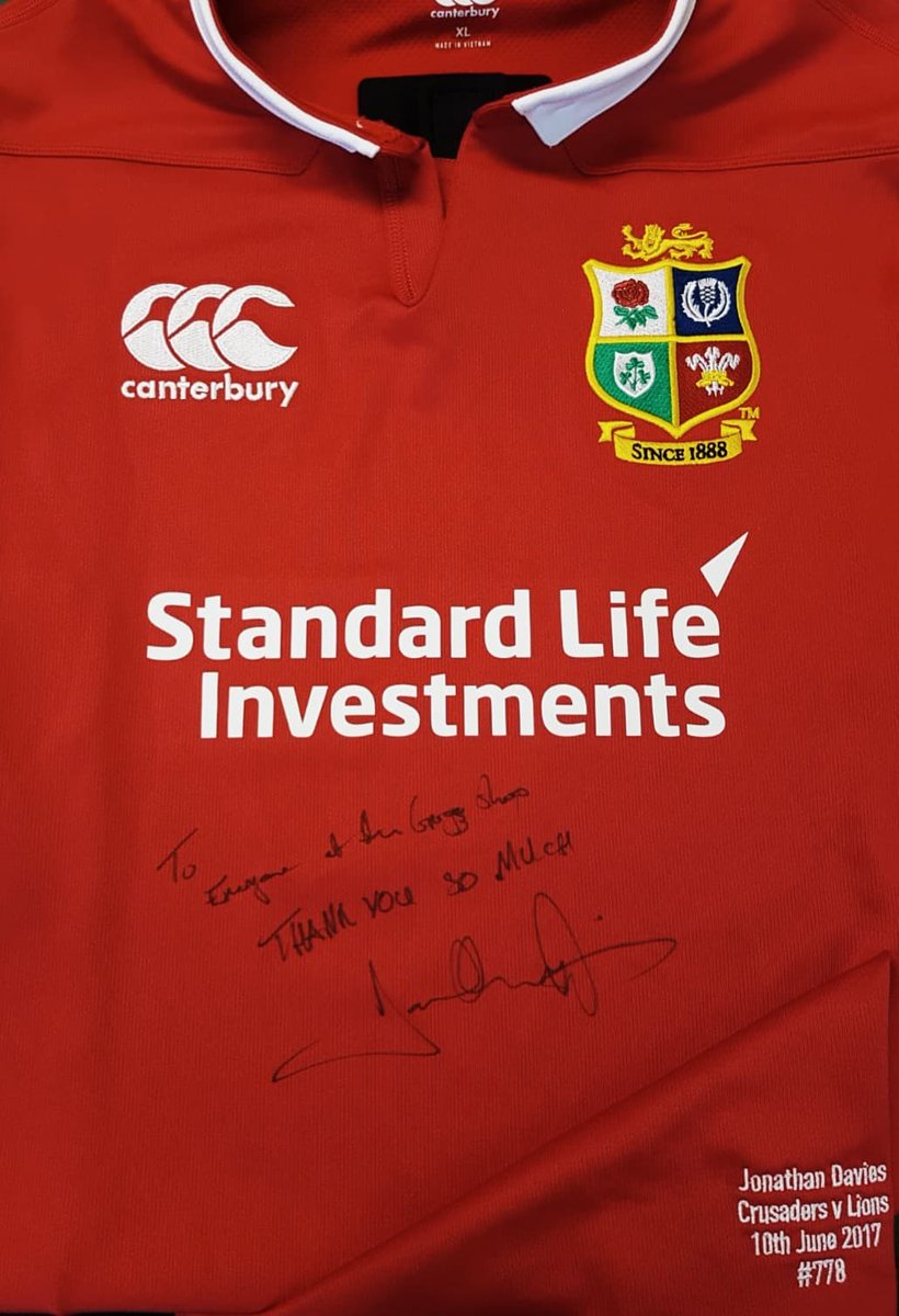 WorldOfGroggs's tweet photo. Didn't expect this! ๐ฒ
It was great to see Lions Man of the Series Jonathan Fox Davies today looking fit and ready for the new season. Jon generously donated his match worn shirt from the Lions v Crusaders to our collection.
#ThanksFoxy๐ฆ https://t.co/e9ApFX0ZWH