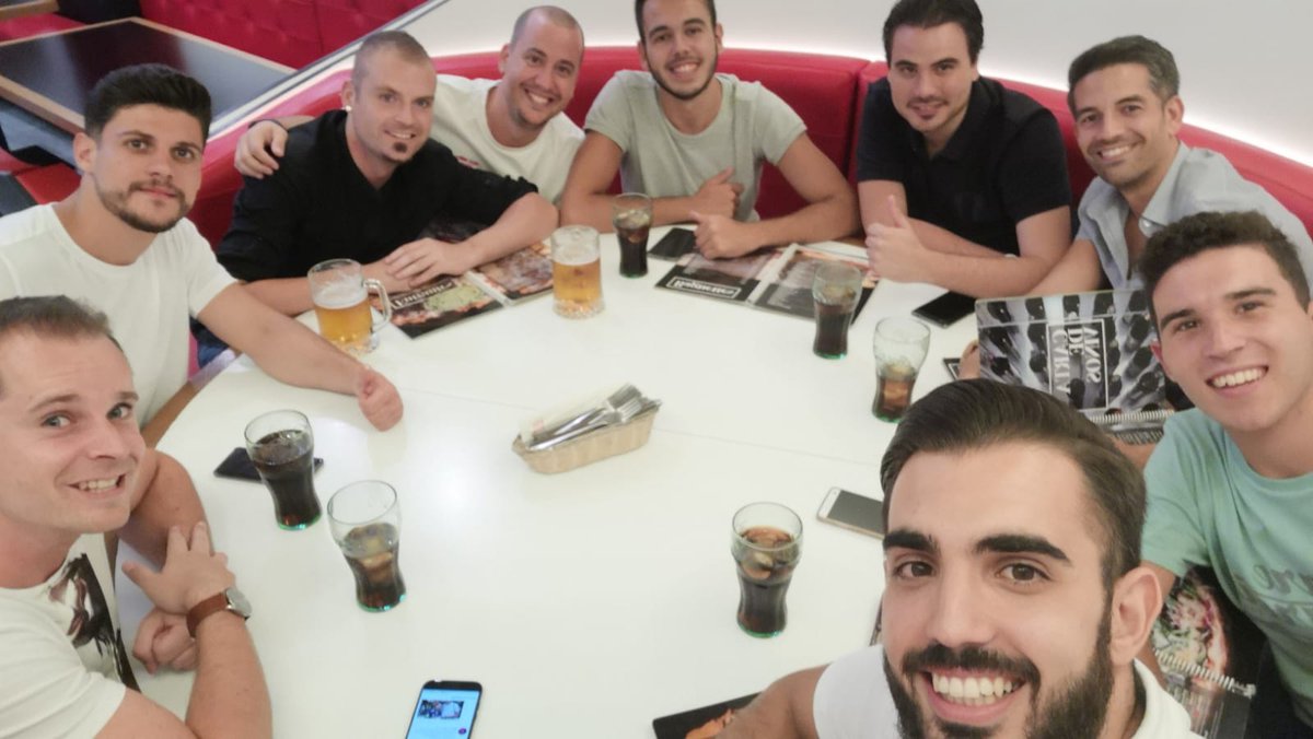 Quedada de nuestra plantilla por vacaciones en la que pasamos del on-line al presencial. 

#AvantiLion