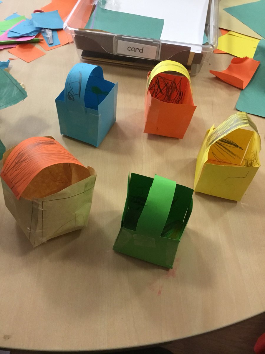 snapgrosvenor's tweet photo. Preschool have been making ‘little red riding hood’ baskets today #finemotorskills #usingscissors #snapsphysical https://t.co/4zPkfWlxgU