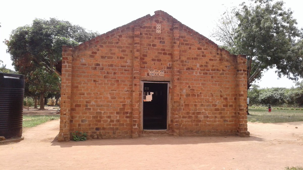 LumuRobert1's tweet image. On of the problems affecting the education sector is lack of staff quarters.  At kyanamuyonjo MN,  we want to cure this by renovating an already existing structure. Support is highly needed to make this happen 
#putyoursignatureonthisproject #supporttheproject