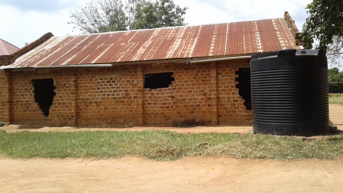 LumuRobert1's tweet image. On of the problems affecting the education sector is lack of staff quarters.  At kyanamuyonjo MN,  we want to cure this by renovating an already existing structure. Support is highly needed to make this happen 
#putyoursignatureonthisproject #supporttheproject