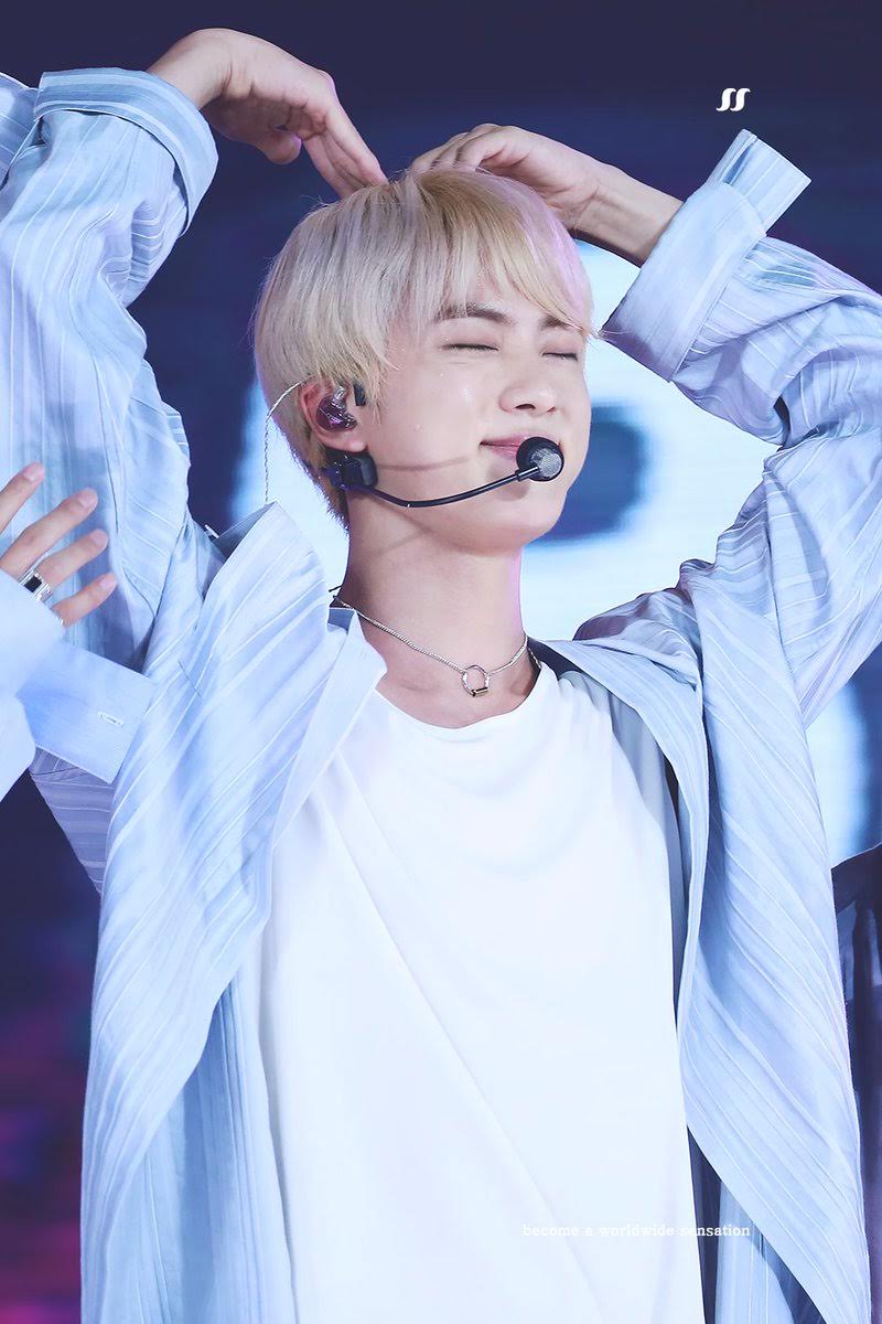 araguzzo25's tweet photo. Es taaaan difícil elegir, pero aquí les dejo algunas fotos de la hermosa, bellisima rompe corazones HYUNG LINE
@BTS_twt 
#PicsPartyBTS https://t.co/mKUBd0uXio