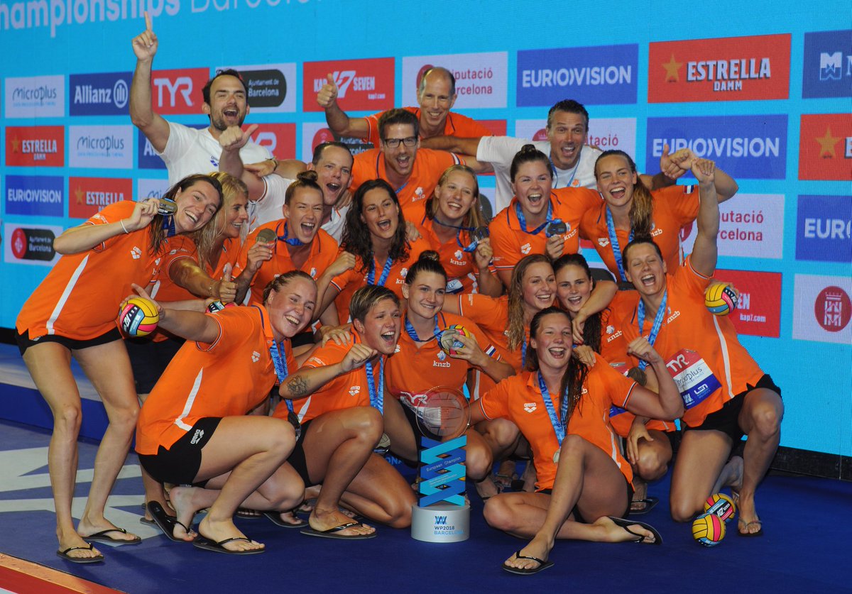 racing_polo's tweet photo. Les Serbes et les Néerlandaises sont les nouveaux champions et championnes d'Europe de water-polo ! Bravo à eux !

#Waterpolo #Champion #Europe #WP2018BCN https://t.co/smWskDUlqs