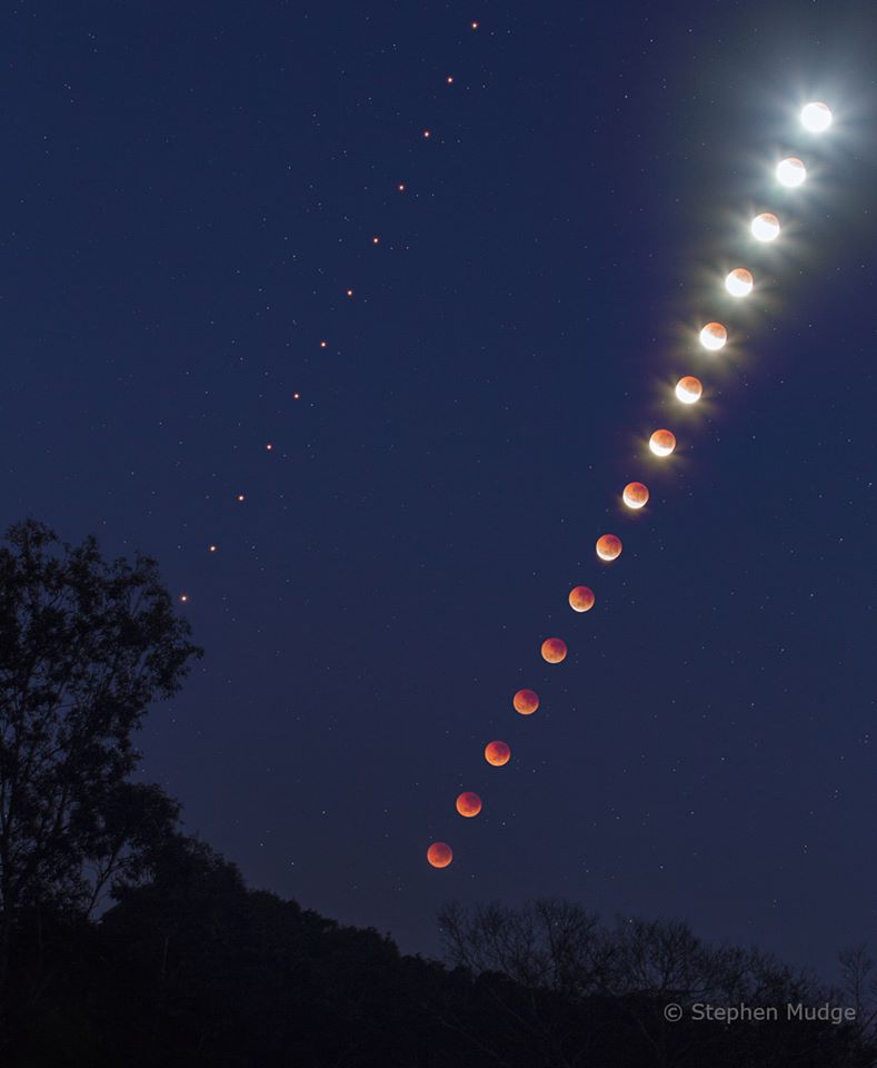 GalaxiaBogota's tweet photo. Imagen de la Luna durante su eclipse total con Marte de fondo (izq), desde Brisbane, Australia, compuesta por una serie de fotos tomadas cada 5 minutos.
Autor: Stephen Mudge.
#MoonEclipse2018 #Mars #EclipseLunar https://t.co/N93X6LjldY