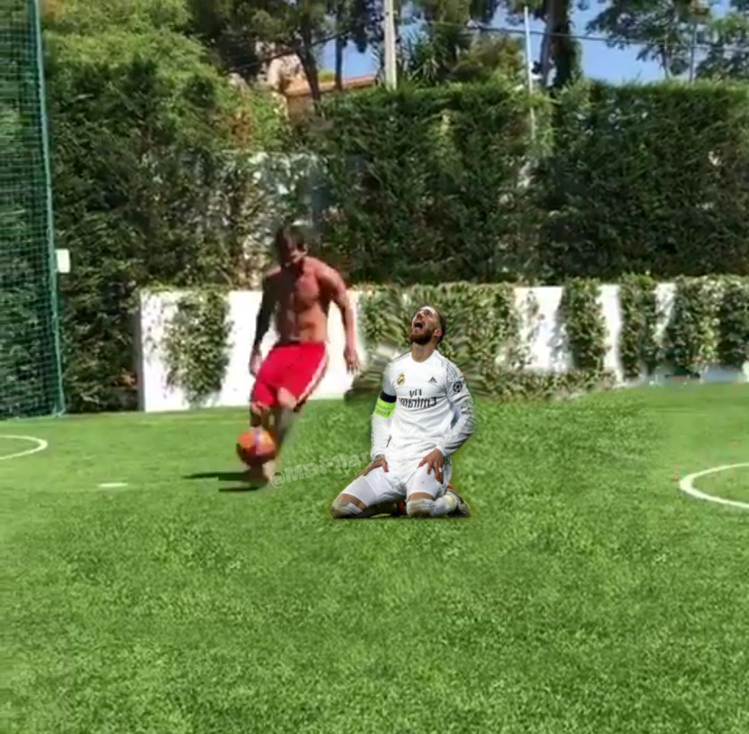 mesiadicta's tweet photo. Leo Messi jugando con su perro https://t.co/klfLtkv8vw