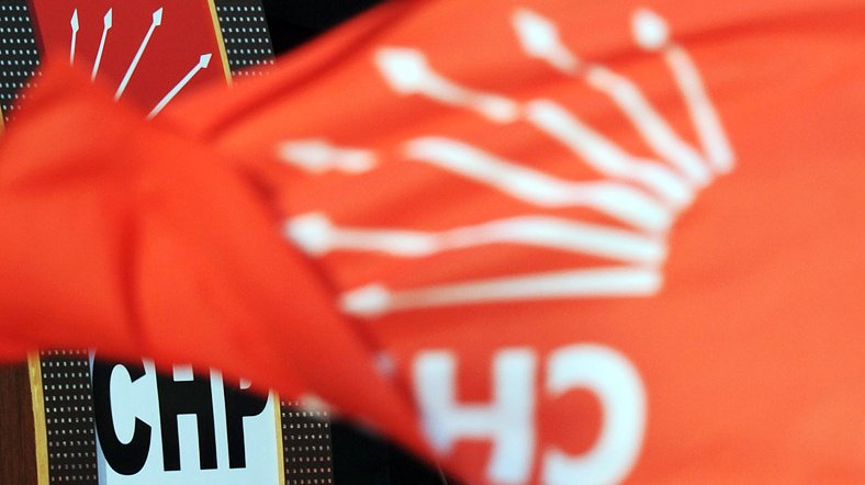 TAHSNZ1's tweet photo. CHP DE KURULTAY OLMADAN İMZAYA BİLE GEREK KALMADAN

K.KILIÇTAROĞLU KENDİ İSTİFA ETMELİ. 

EĞER BİRAZ PARTİSİNİ SEVİYOR İSE. 
EĞER CHP Yİ BİTİRME PROJESİ YOK İSE https://t.co/45Vt250O4j