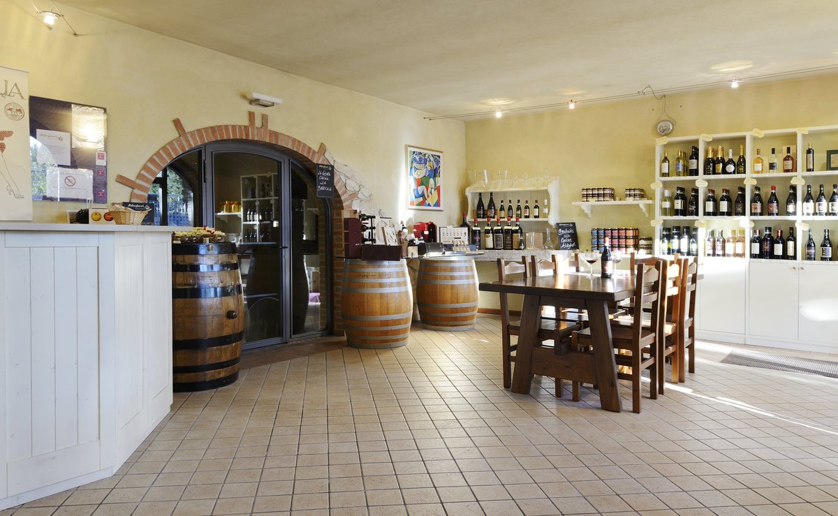 Our Wine Shop will be open for all month of August with the times below:
from Monday to Friday: 9am - 12pm / 2pm - 6pm
Saturday: 9:30am - 12:30pm
August 15th: closed
We are waiting for you!