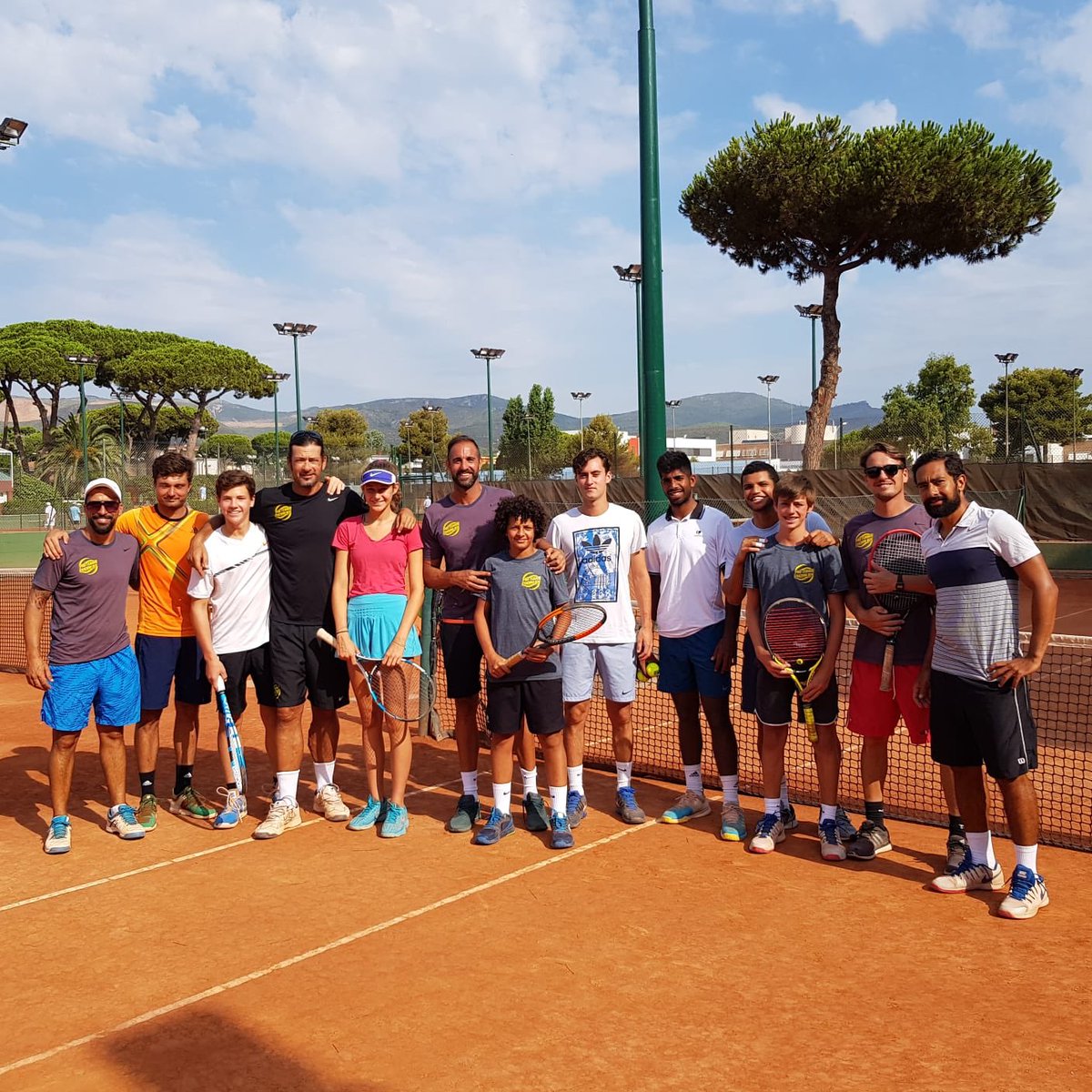 SUMMER GRINDING 🎾💪🏼 . 
#traintosucced  #protennis #coaching #wta #spain #barcelona #itf #protenniscoachingbcn #team #ATP #Bcn #grandslam #tennislife #sport #tenniscompetition #succeed #succes #train #strength #agility #pro #tennis #coach #ball #fitness #fit #player #tour
