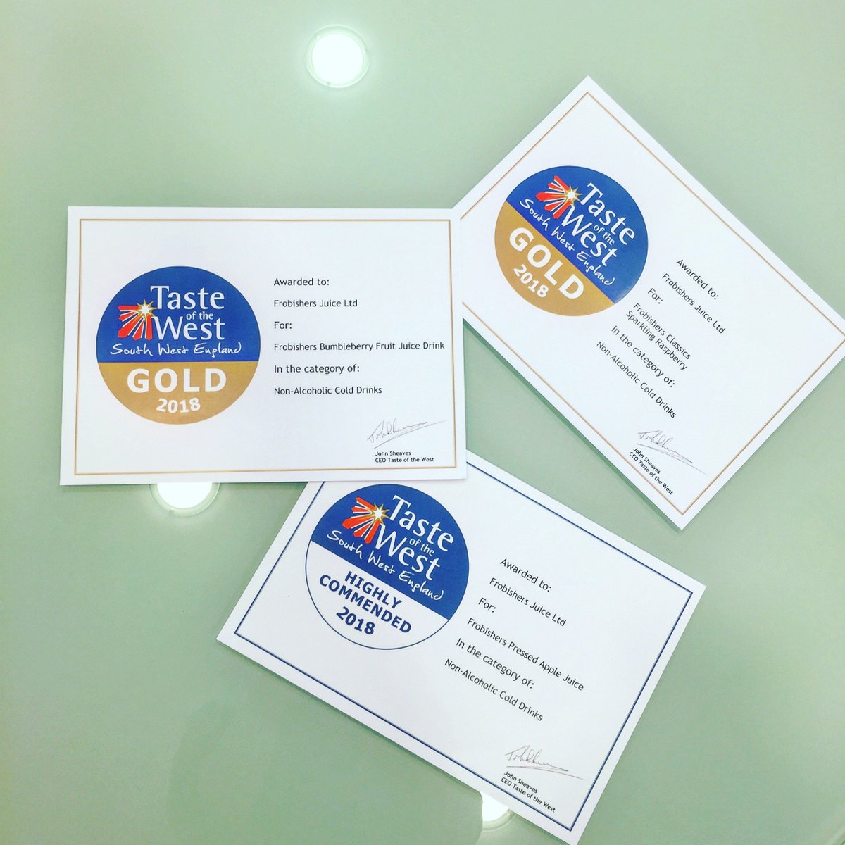 Frobishers's tweet photo. Great to see our Bumbleberry Juice and Sparkling Raspberry scooping up a gold in this years Taste of the West awards. Our delicious Apple Juice was also highly commended! #TasteoftheWestAwards2018 #MondayMotivation #Bumbleberry #SparklingRaspberry #AppleJuice #Frobishers https://t.co/D6ecozSxba