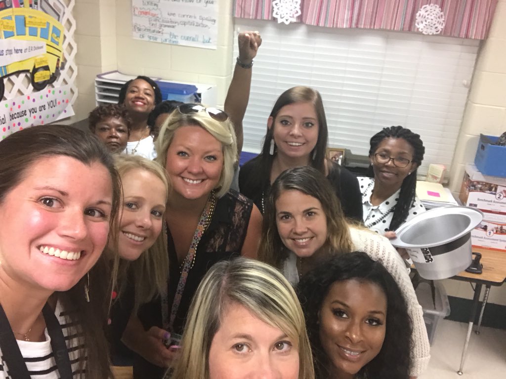 <a href="/ThreadgillMCPSS/">Chresal Threadgill</a> @PrincipalERD <a href="/DicksonTigers/">E.R. Dickson Tigers</a> #scavengerhunt
Colorful 3-5 Classroom