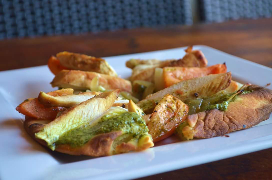 Bluewatermanor's tweet photo. Apps on Apps on Apps 🍴🍴🍴

#ChickenWings #Flatbread #PulledPorkNachos
#TavernOnTheLakeLG https://t.co/EBIsR2obUa