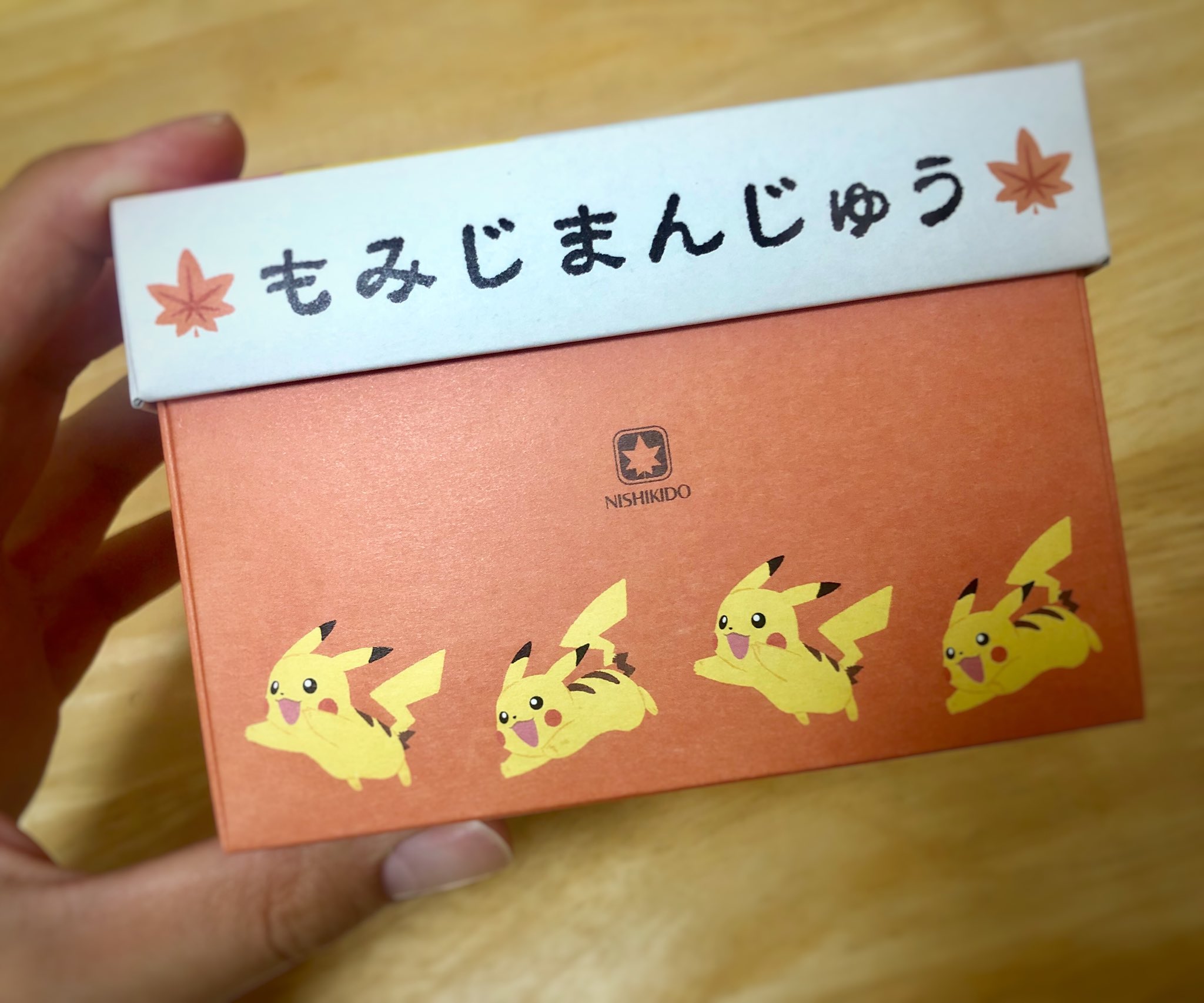 ぶんぶん お土産もらいました もみじまんじゅう ピカチュウのすがた すっごい可愛い T Co Sfhe24fdv6 Twitter