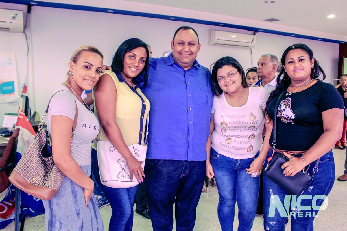 NicoRealOficial's tweet photo. Nos comprometemos a crear programas de formación y capacitación para las mujeres con el fin de impulsar la pequeña empresa y fortalecer la economía familiar. Feliz Inicio de Semana a todos. https://t.co/ID7u0exGHK