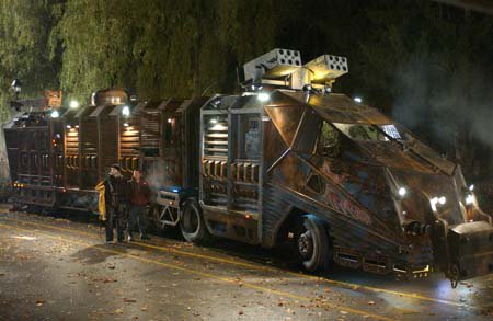 Junichi 是空 Llc わたしの好きな映画の車 ランド オブ ザ デッド に登場する装甲車 デッド リコニング号 究極のマッシヴトレーラー