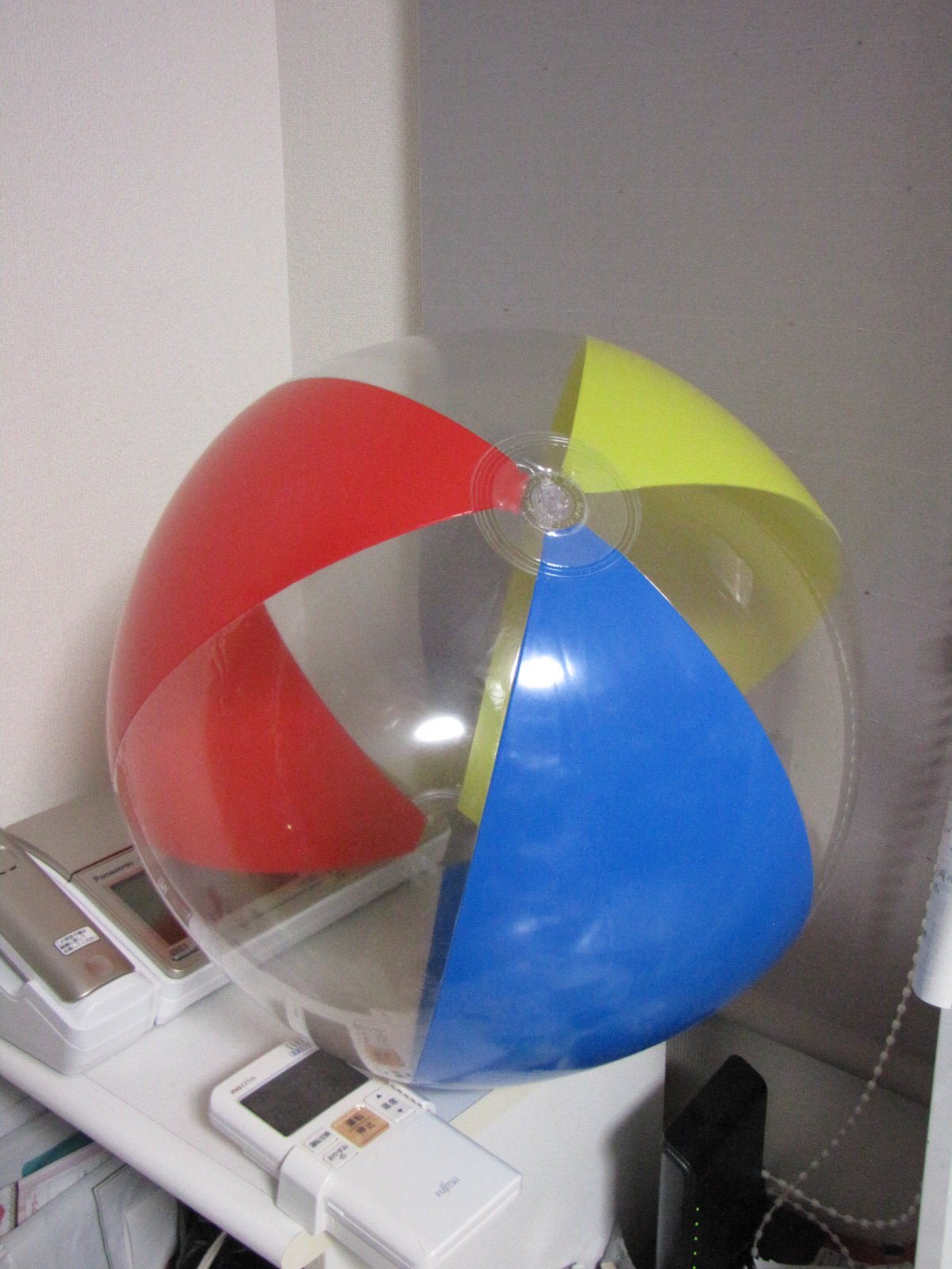 おるく ダイソーで売ってるビーチボールも今年はいいものが揃った感じ 例えば このマリンボール 60cm 0円ではあるけどパネルの色が透明な所と不透明なところのマッチングがとてもきれい おるく ダイソーで売ってるビーチボールも今年はいいものが揃った感じ 例えば このマリンボール 60cm 0円ではあるけどパネルの色が透明な所と不透明なところのマッチングがとてもきれい
