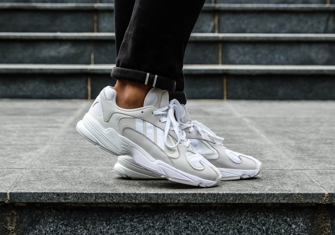 El principio Peave Jajaja The Sole Supplier on Twitter: "An on foot look at the adidas Originals Yung- 1 'Cloud White' ☁️ https://t.co/oeMiKfXNB2 https://t.co/ii82o0lSiu" /  Twitter
