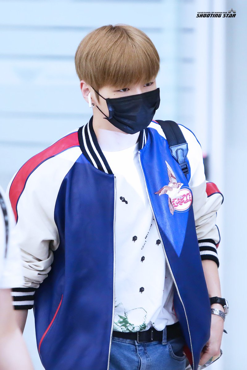 SS_961210's tweet photo. 180730 인천공항입국 #강다니엘 #Kangdaniel #워너원 #Wannaone https://t.co/AXBponlH2n