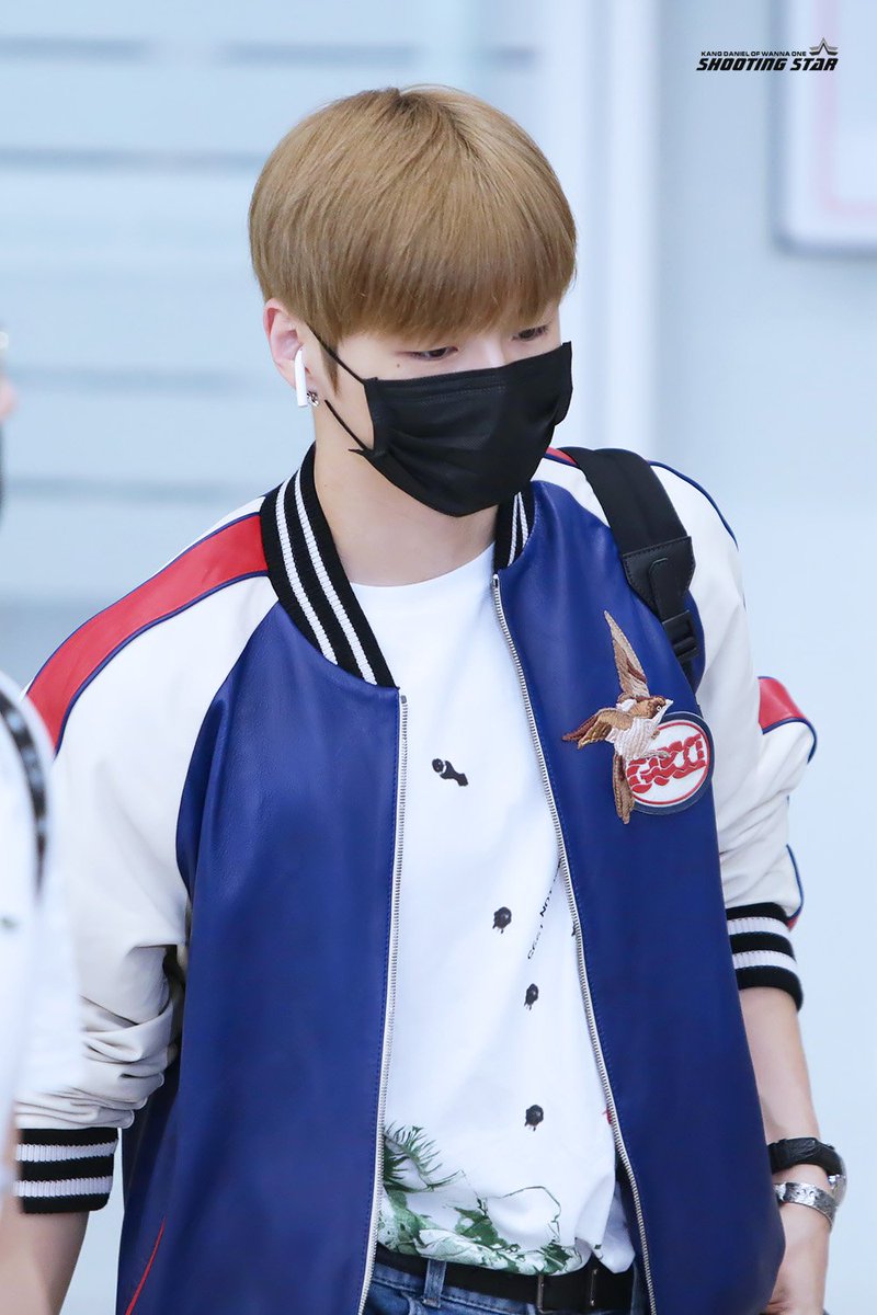 SS_961210's tweet photo. 180730 인천공항입국 #강다니엘 #Kangdaniel #워너원 #Wannaone https://t.co/AXBponlH2n
