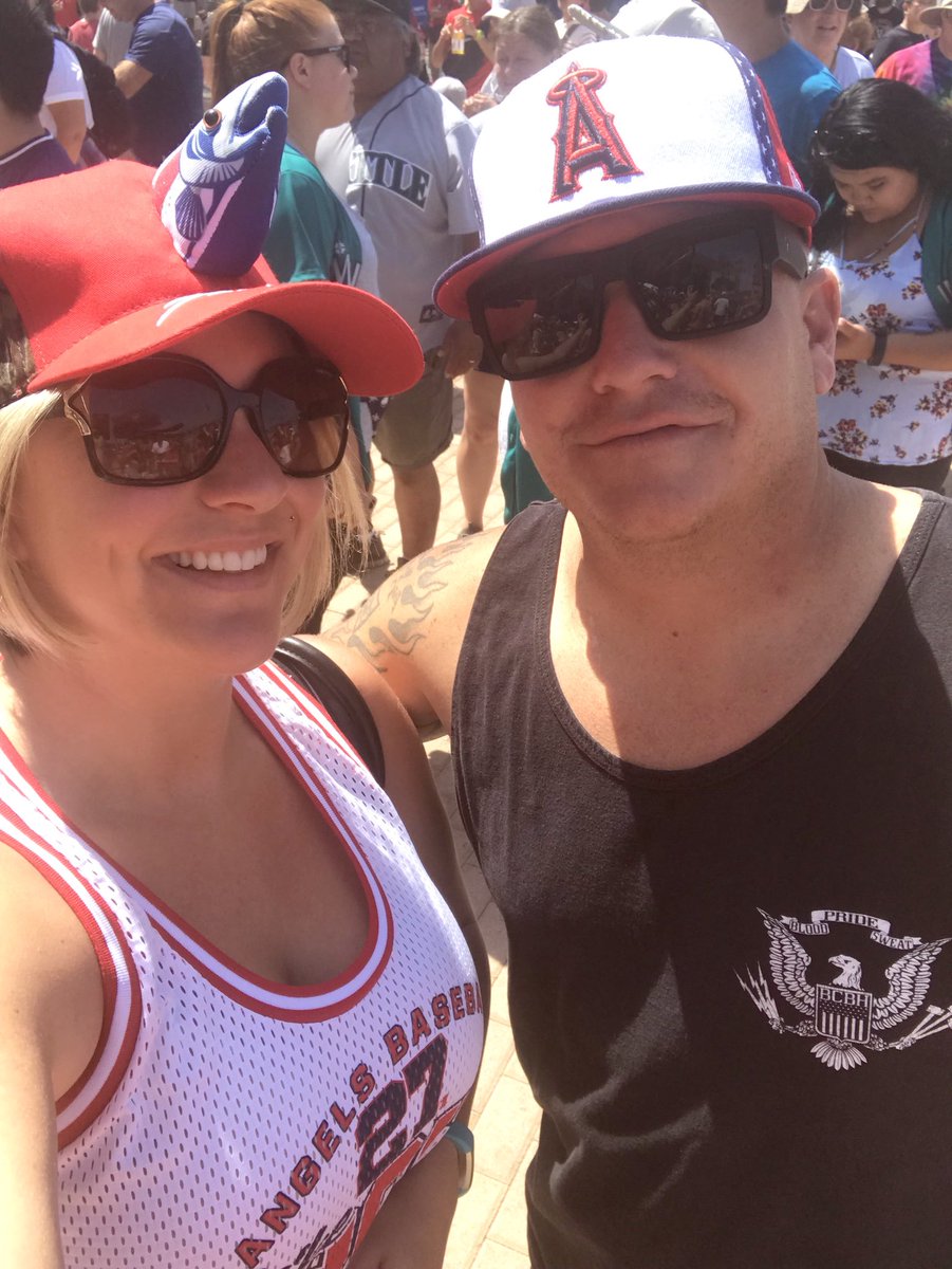bullseyediva's tweet photo. 35th Birthday!! Angels vs Mariners #TroutFarm #LightThatBabyUp #AngelsofAnaheim https://t.co/t9CJM2wzFG
