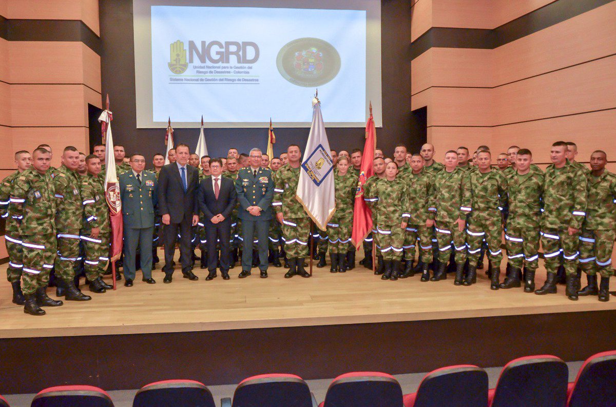 IDIGER's tweet photo. .@Bogotá agradece el reconocimiento 🎖 hecho por @COL_EJERCITO por el apoyo prestado en el fortalecimiento del equipo #USARCOL13 ¡Reducir el riesgo es nuestra mejor opción! https://t.co/14YJJHohEx