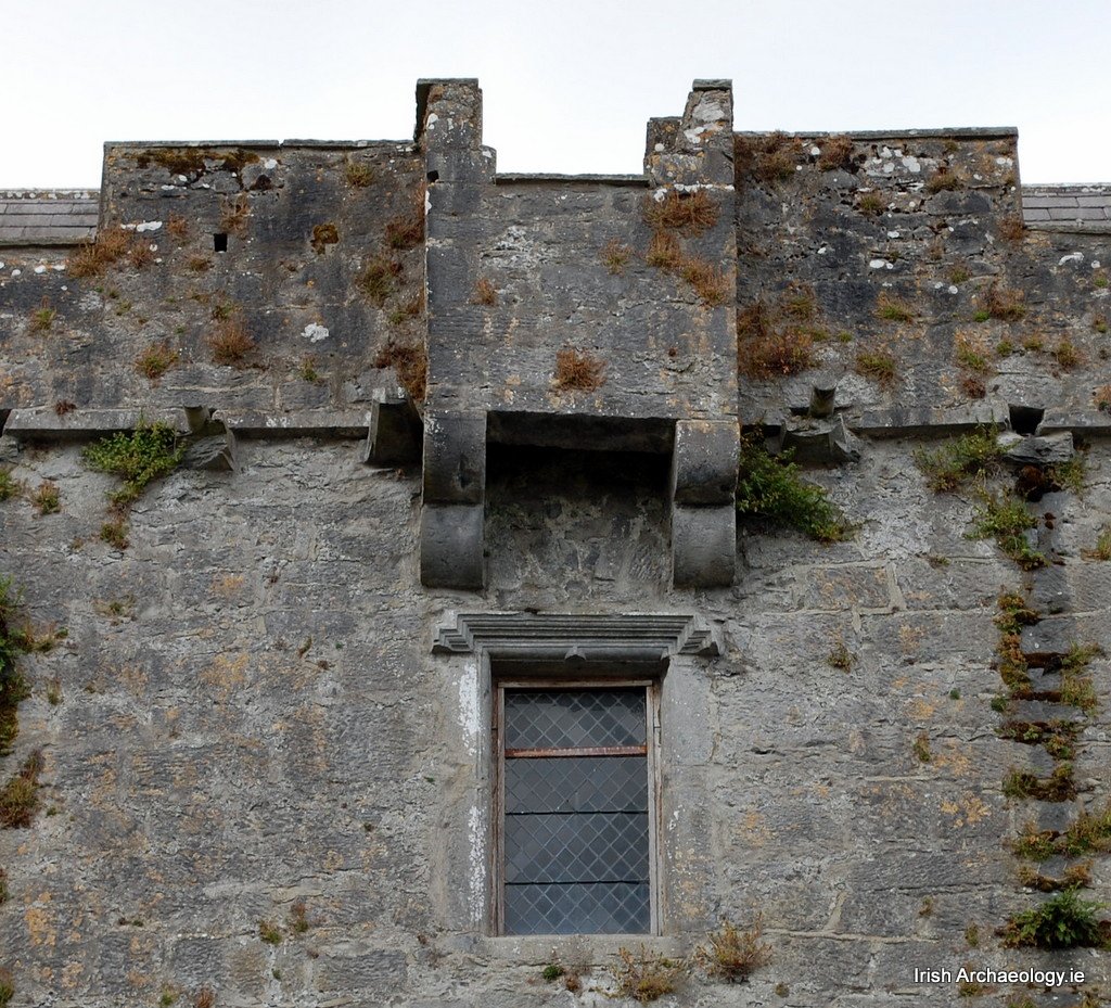 irarchaeology's tweet photo. The doorway into Dunguaire castle is protected by a box-machicolation which is located directly above it on the battlements. This defensive feature allowed the occupants to drop stones or boiling water/oil down on any attackers trying to break down the door in https://t.co/jOV7lAT1rO