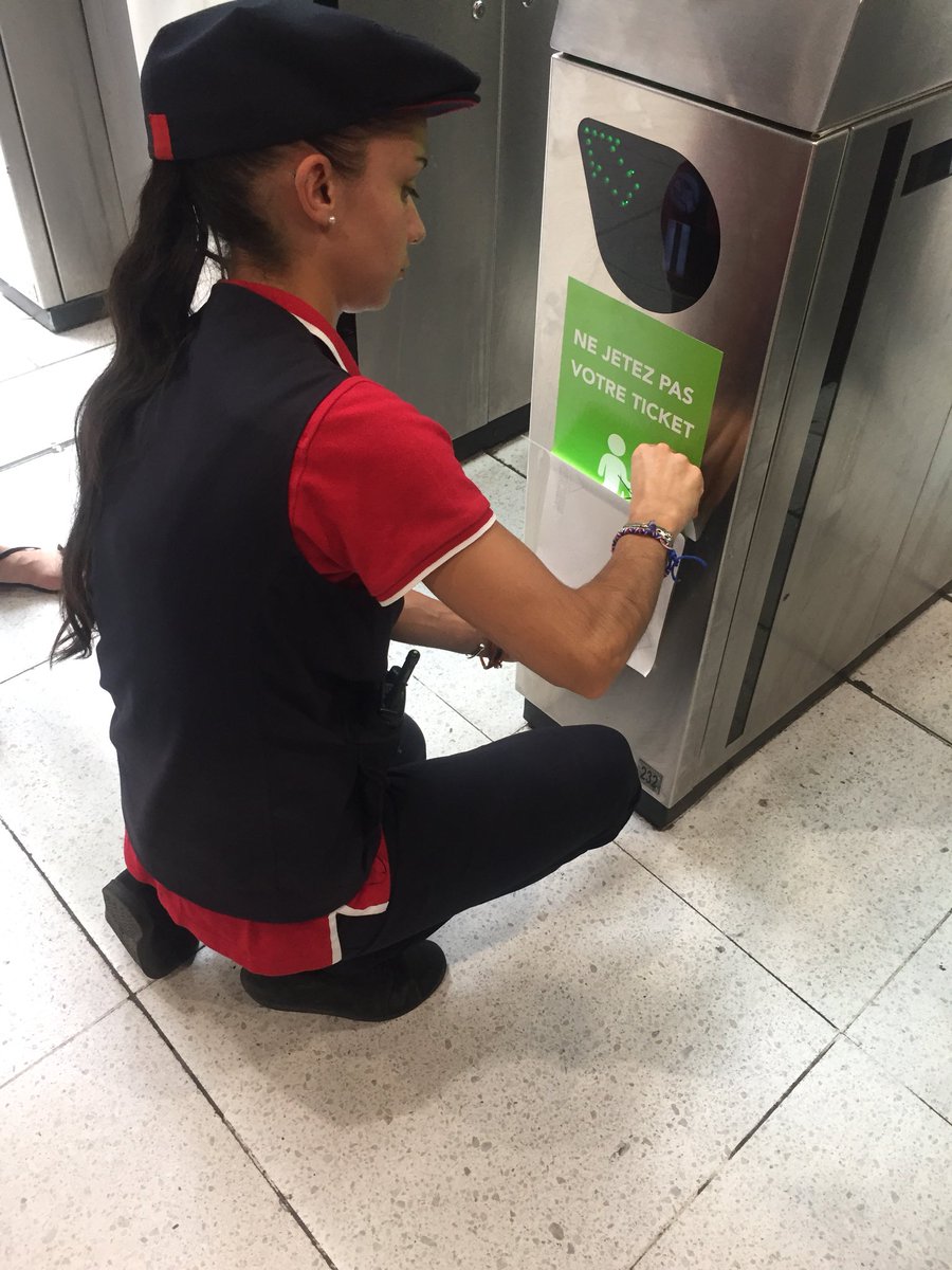 fortune33875542's tweet photo. Quand un projet agent de l’escale de Paris Nord Transilien facilite l’information voyageur sur l’utilisation d’un titre de transport à Gare du Nord “Ceci n’est pas une sortie,conservez votre ticket”,...#toujoursaupluspresdesesclients@gare &amp; connexion@lutte antifraude https://t.co/JRnKuuHtGl