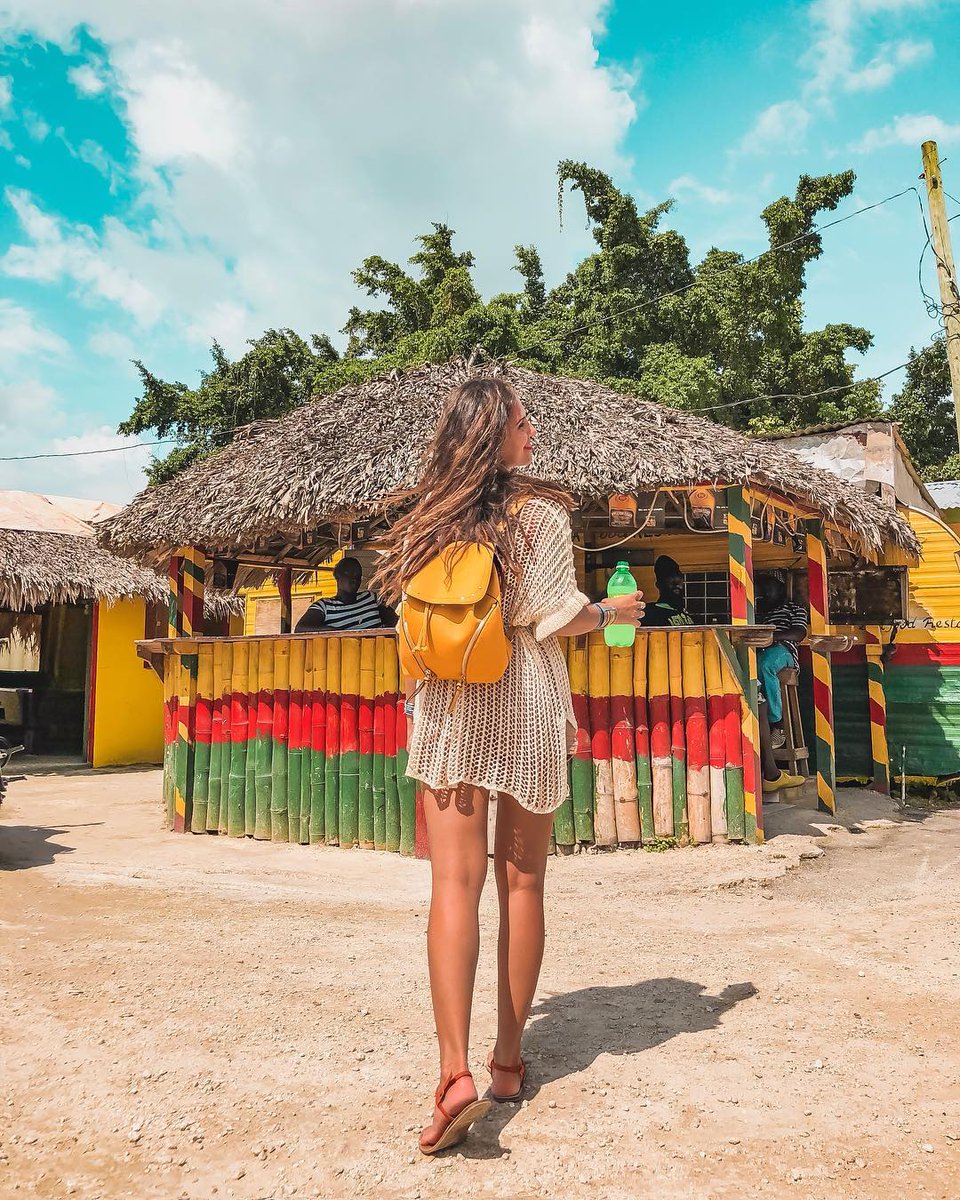 Jamaica es la isla del 'no problem' y cada rincón te lo demuestra...
📷: <a href="/travel_thelife/">Travel the Life - Javi y Nadia</a> 
#HomeOfAllRight