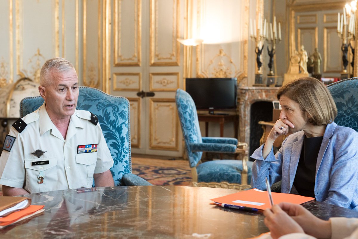 Une économie française ... - Page 12 DjXf2I3WsAAHBZf