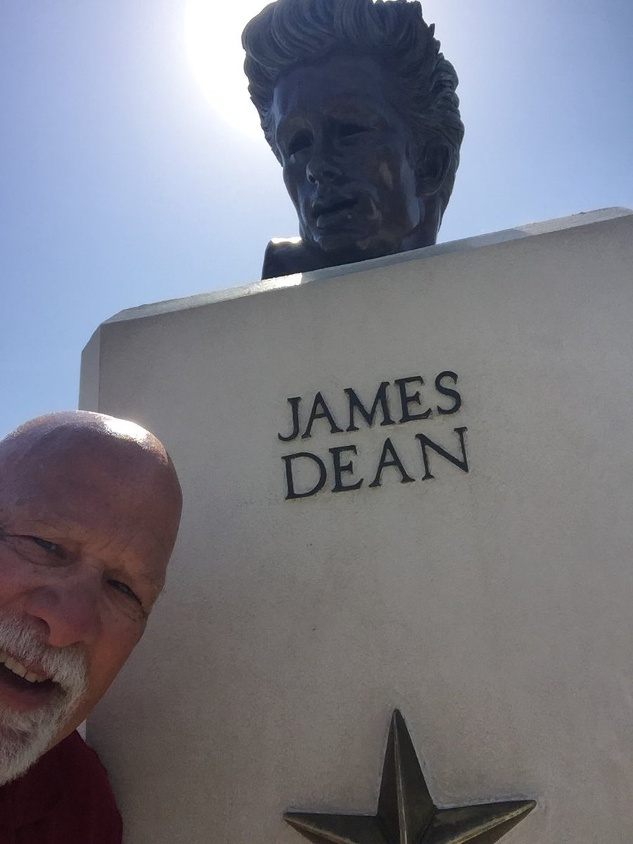 tbrownmdrep's tweet photo. Yesterday visiting relative in LA, came upon Indiana legend James Dean #griffithobservatory #selfieswithtimbrown https://t.co/RtC0JSzhGA