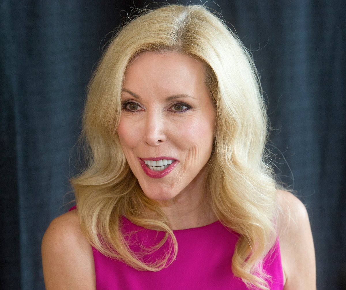 Beatleman1968's tweet photo. Kim Campbell, widow of singer Glen Campbell, explains how her husband's bout with Alzheimers disease devastated her family @mcall @LVHN https://t.co/bRE7kvGZ4R https://t.co/DVvQUMxloi