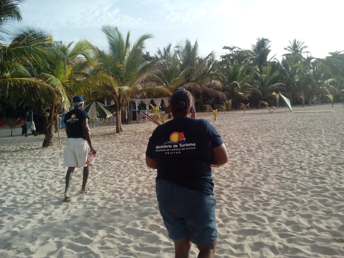 Lakukula22Maria's tweet photo. Asi luce el dia de hoy la playa de juan dolio gracias al #ministeriodeturismo @LornaCarrasco @ministrodeturismo. https://t.co/77UhEM53dc