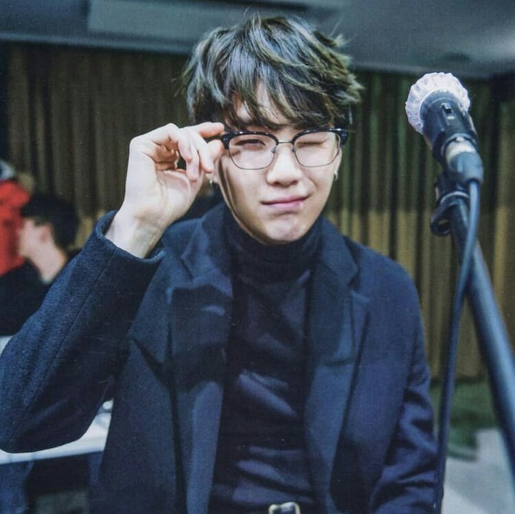 ¡Buenas!
Nada más venimos a hacer presencia y recordarles que somos hermosos desde cualquier ángulo de donde nos miren.
Saludos de parte de la familia DB.
Que tengan un hermoso día.