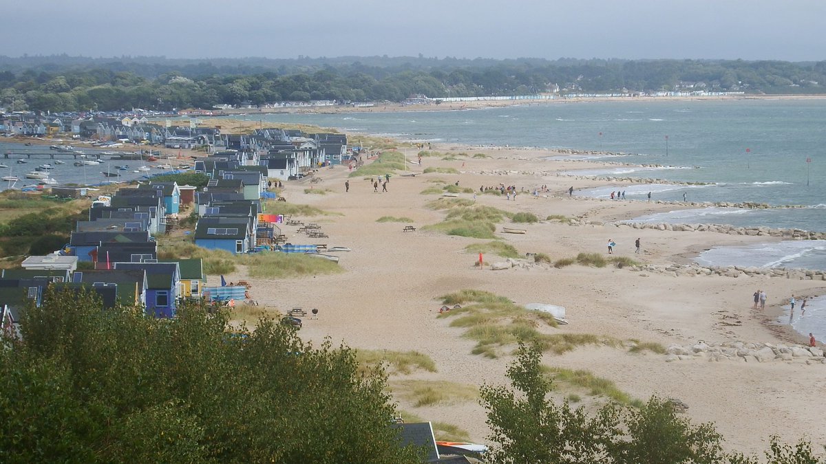 Love this view taken on Hengisbury head today <a href="/HengistburyHOEC/">Hengistbury Outdoor</a> <a href="/hengistburyvc/">Hengistbury Head VC</a> <a href="/BeautifulSouthM/">BeautifulSouthMag</a> <a href="/Dorset_Hour/">#Dorsethour</a> <a href="/dorsetlandscape/">Dorset landscapes</a> <a href="/MudefordHoliday/">Mudeford Holiday</a> <a href="/DiscoverDorset/">Discover Dorset</a>