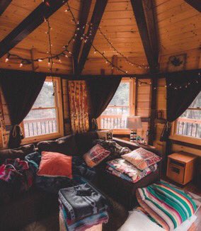 أمنية العيش في كوخ ❄️: