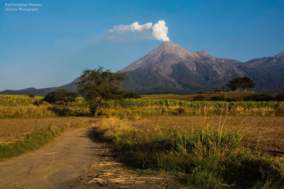 VolcanoColima's tweet photo. Volcán de Fuego de Colima. Fotografía @M_Dr_Vulcano #ungranregalodelvolcan #Colima #volcandefuego #volcanocolima #volcan #Volcano #colimavolcano https://t.co/JEoqAwkjXW