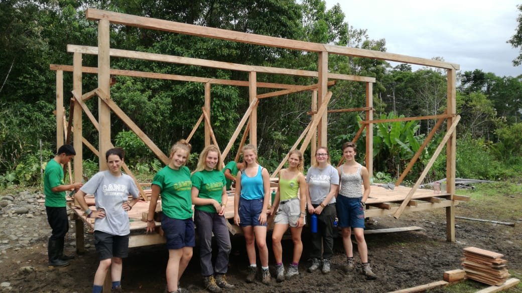 CampEcuador's tweet photo. #TeamEsmeraldas  at  #CampsDonBiki 🐸🦋🐞 finishing the floor of the communal storage, community spirit at its best! #DoSomethingAmazing  #CamspEffect @CampsInt https://t.co/NYu6PJcwpB