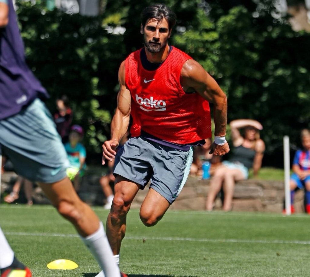 Happy 25th Birthday to André Gomes. Have a nice day and we wish you a fast recovery,   